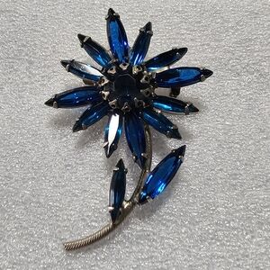 Elegant Blue Floral Brooch Glass StunningMarseille. 925 Silver Stunning
